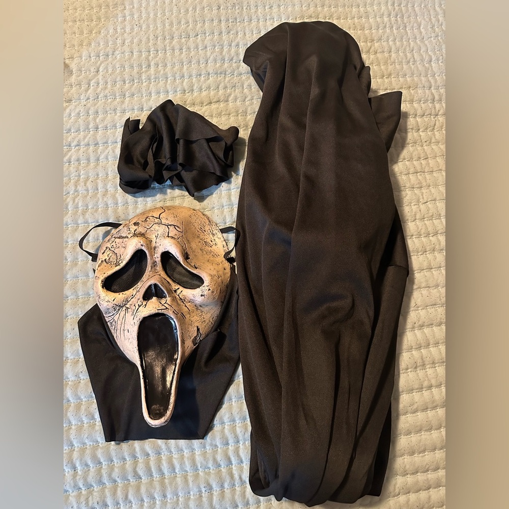 NWOT Ghost Face Aged Adult Costume